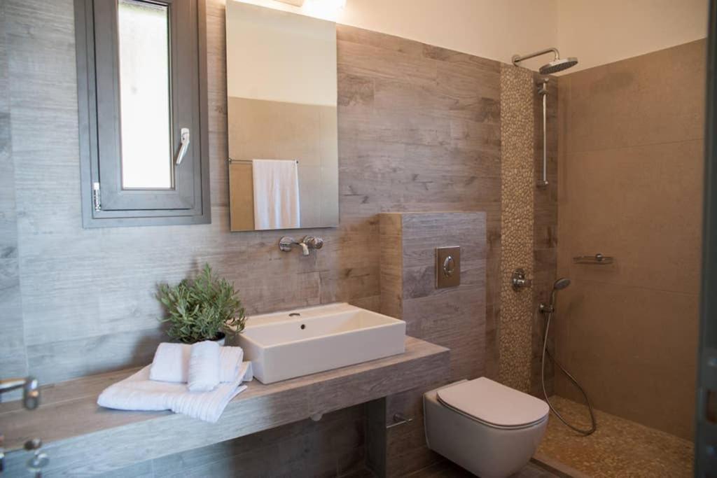 New Villa Blue With Private Pool At Trapezaki Livathos  Zewnętrze zdjęcie
